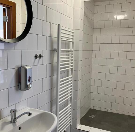 Номер Стандарт, Hostel Eleven