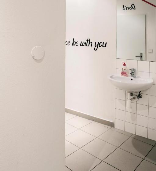 Кровать в Общей Комнате, Hostel Eleven