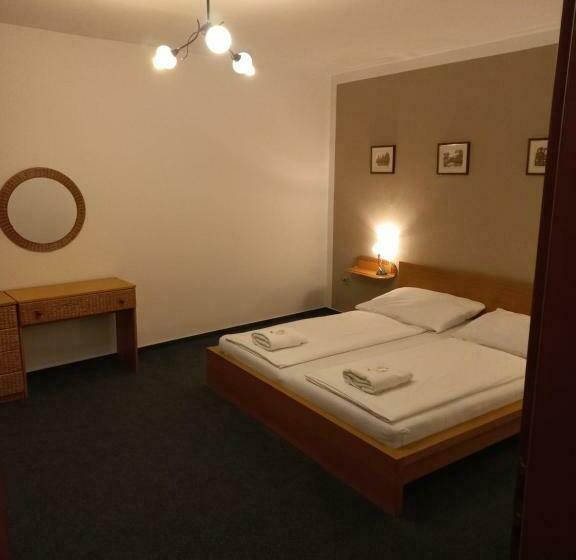 标准间, Bílá Paní