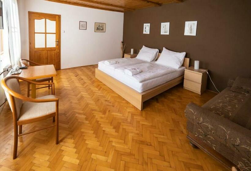 标准间, Bílá Paní