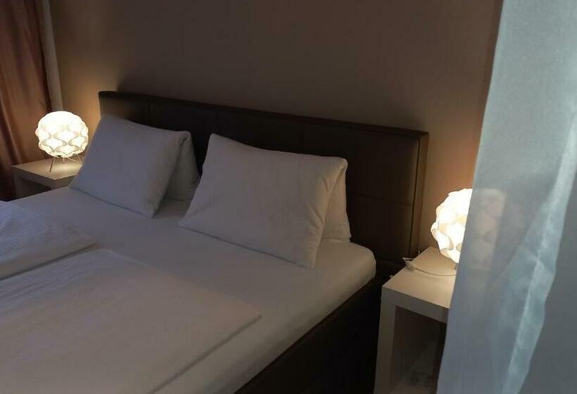 标准间, Bílá Paní