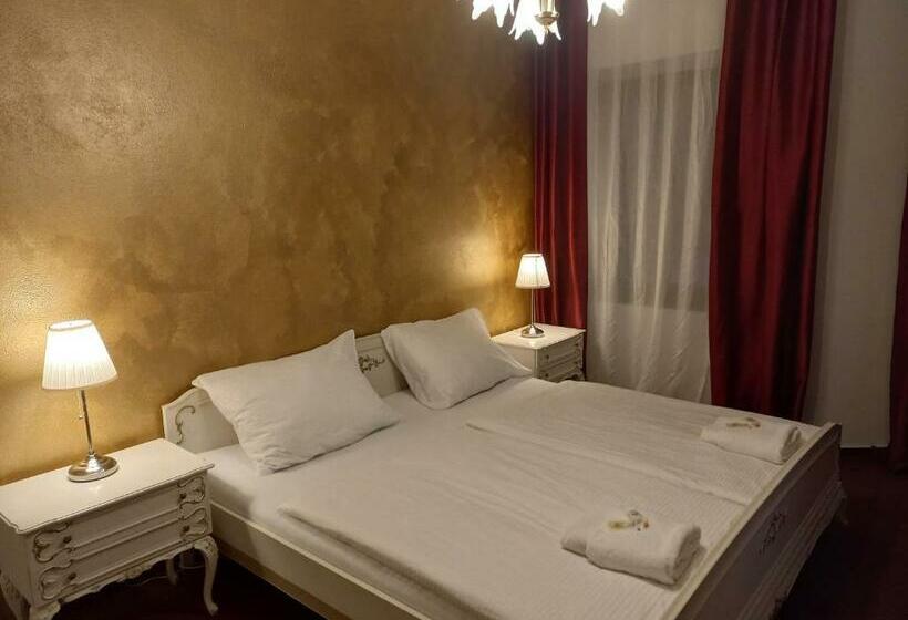 套房, Bílá Paní