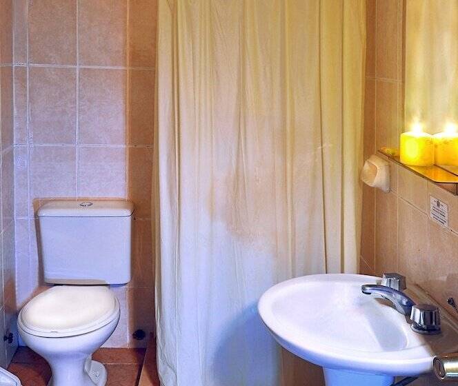 اتاق استاندارد سه نفره, Fuentes