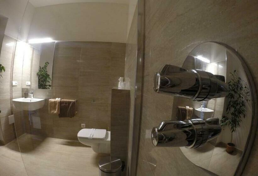 اتاق استاندارد, Grand Tabor