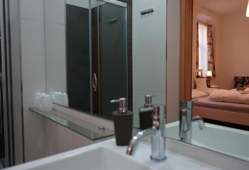 اتاق استاندارد سه نفره, Grand Tabor