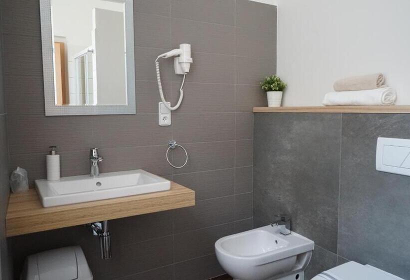 اتاق استاندارد یک نفره, Grand Tabor