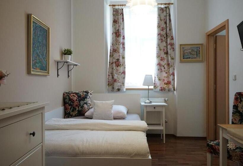 اتاق استاندارد یک نفره, Grand Tabor