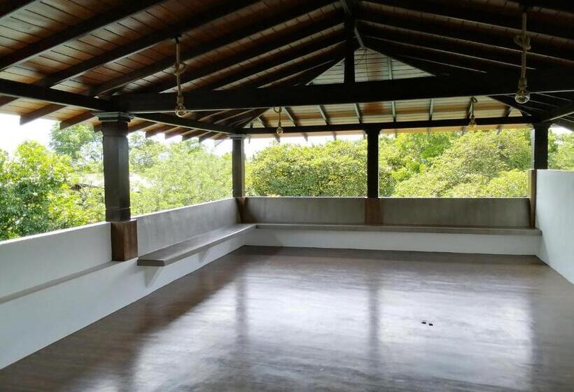 豪华洋房, Green Hill Cottage