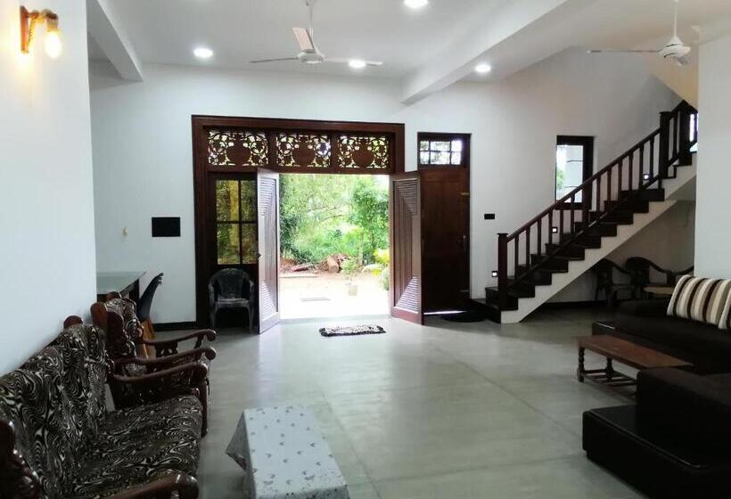 豪华洋房, Green Hill Cottage