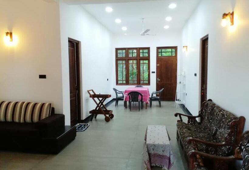 豪华洋房, Green Hill Cottage