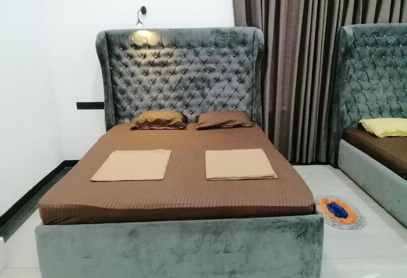 豪华洋房, Green Hill Cottage