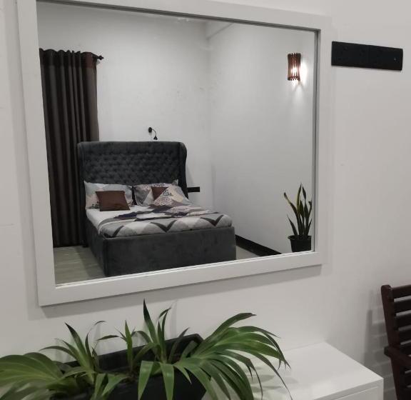 豪华洋房, Green Hill Cottage