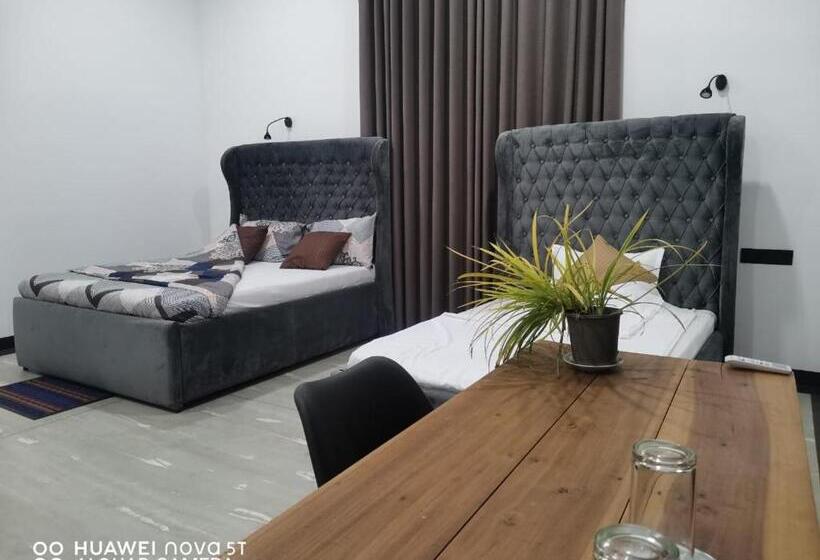 豪华洋房, Green Hill Cottage