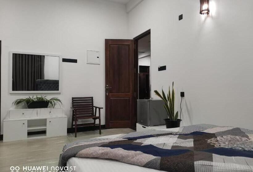 豪华洋房, Green Hill Cottage