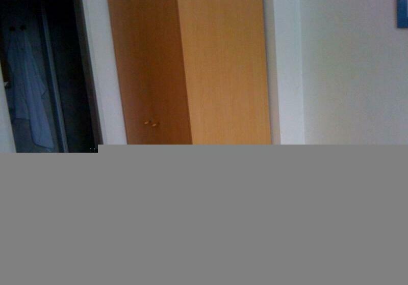 Standard Yhden Hengen Huone, Line