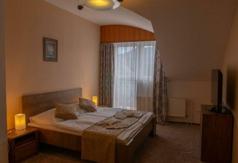 דירת חדר, Pizzeria Istria