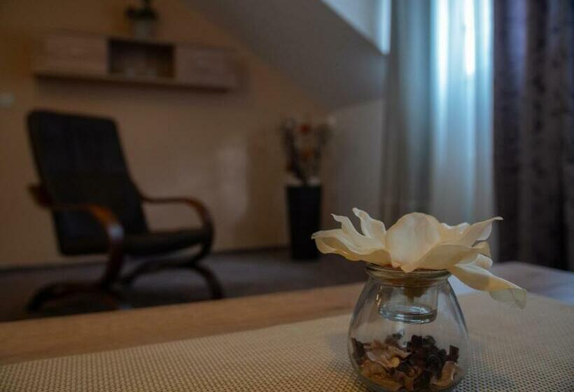 דירת חדר, Pizzeria Istria