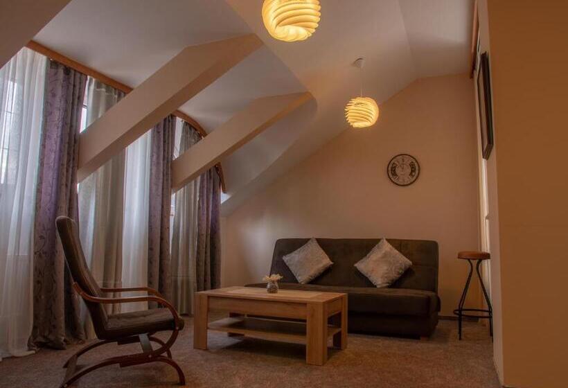 דירת חדר, Pizzeria Istria