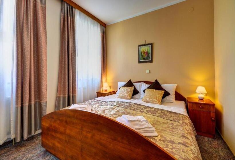 חדר סטנדרט לארבעה, Pizzeria Istria