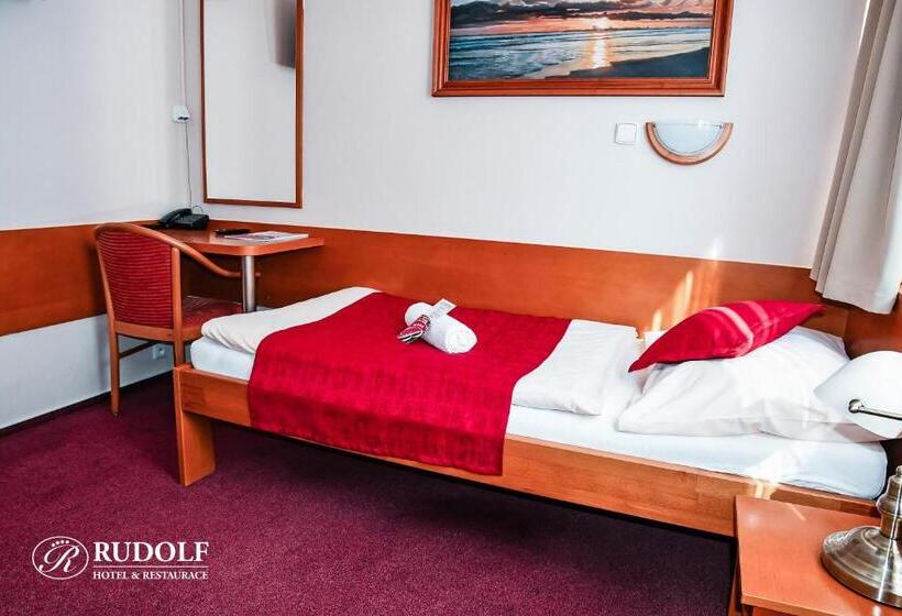 Standard Enkeltværelse, Rudolf