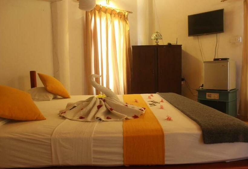 Номер Deluxe, Shanthi Beach Resort