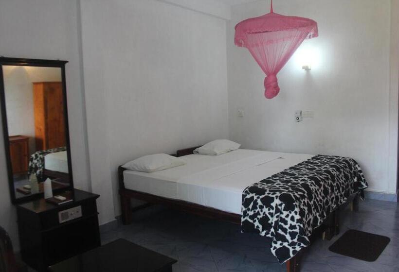 Номер Deluxe, Shanthi Beach Resort