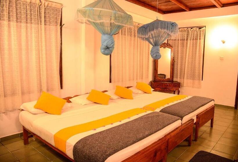 Номер Deluxe, Shanthi Beach Resort