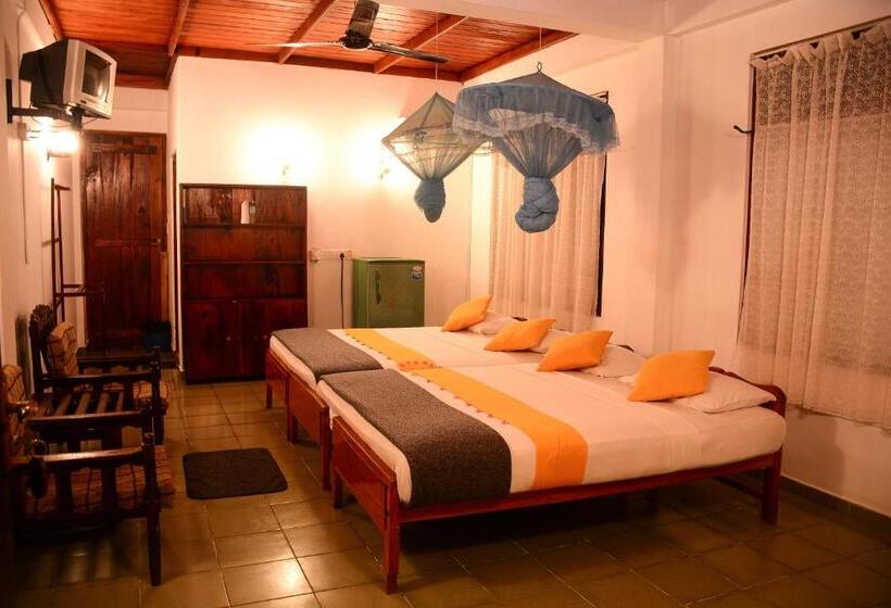 Номер Deluxe, Shanthi Beach Resort