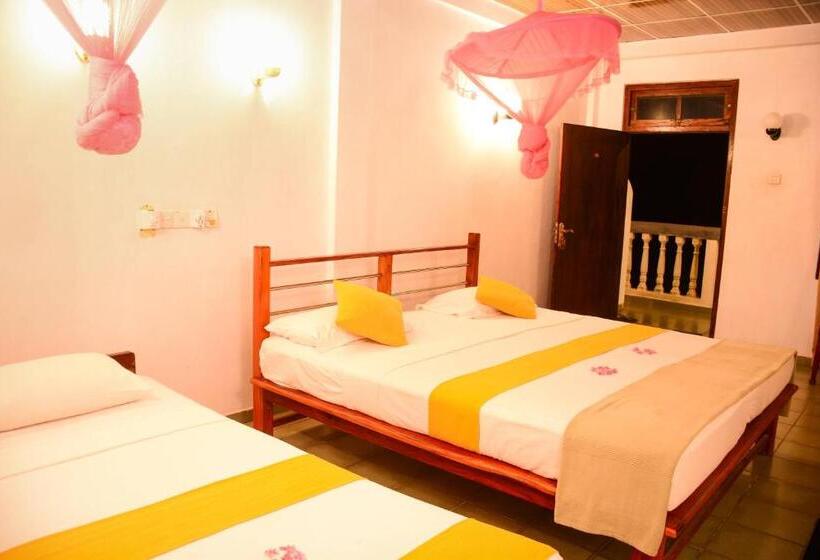 Номер Deluxe, Shanthi Beach Resort