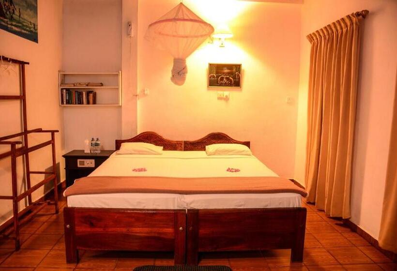 Номер Deluxe, Shanthi Beach Resort