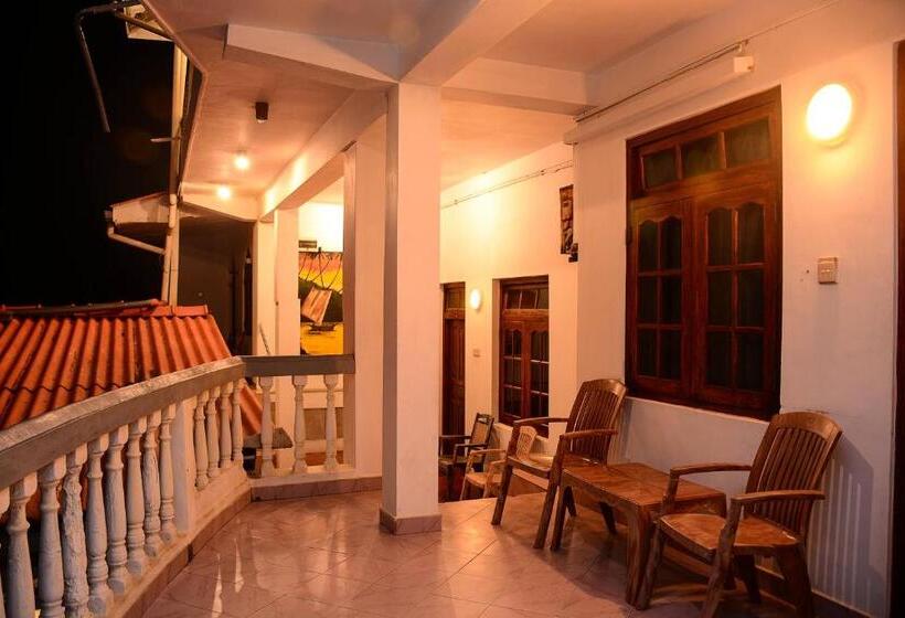 Номер Economy, Shanthi Beach Resort