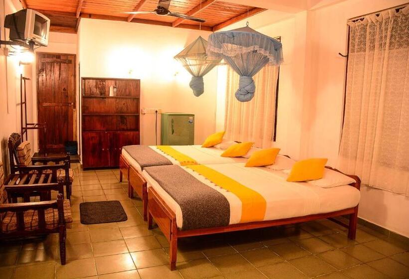 Номер Deluxe, Shanthi Beach Resort