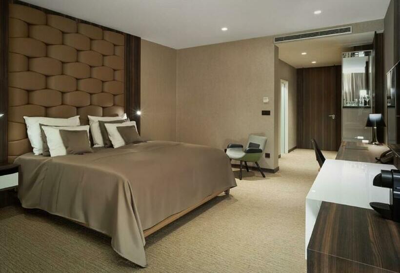 スタンダードルーム, Theatre