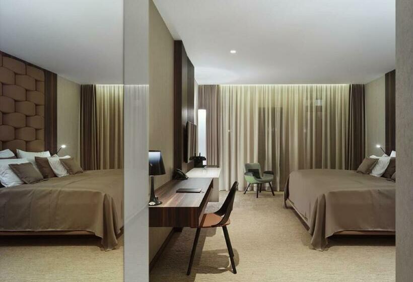 スタンダードルーム, Theatre