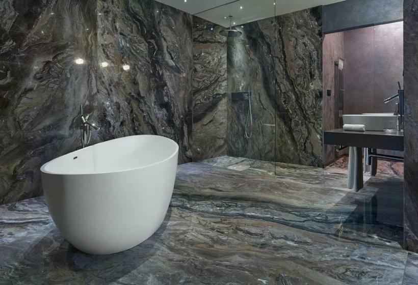 ジュニアスイート, Theatre