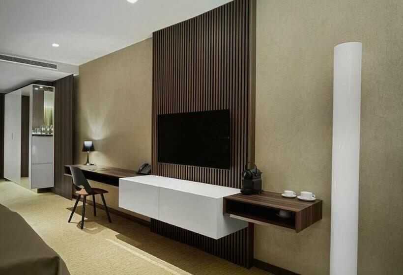 スタンダードルーム, Theatre