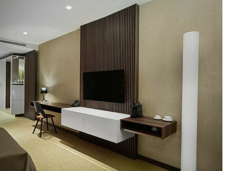 スタンダードルーム, Theatre