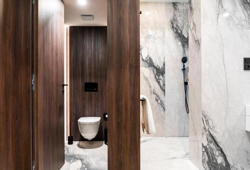 デラックスルーム, Theatre