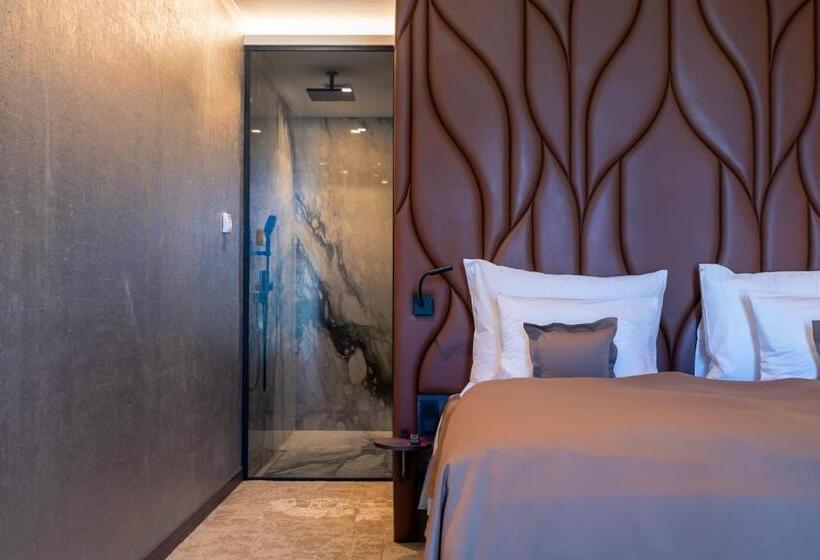 デラックスルーム, Theatre