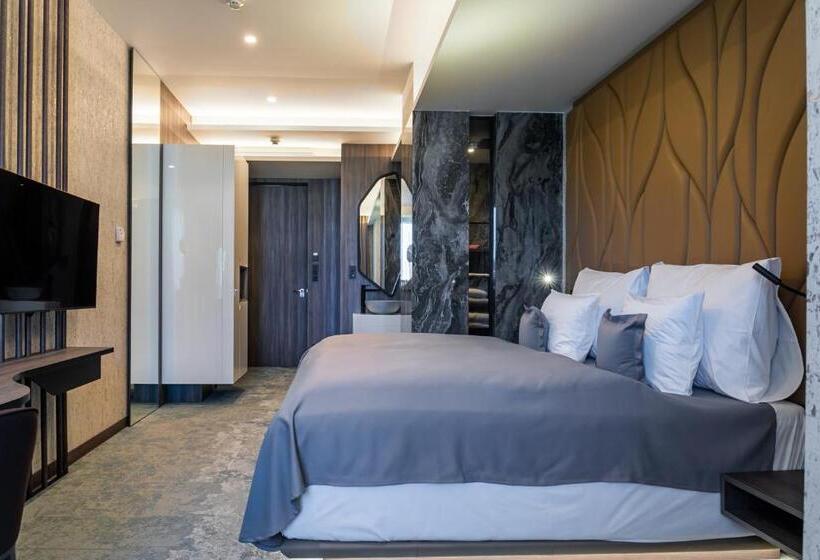 スーペリアールーム, Theatre