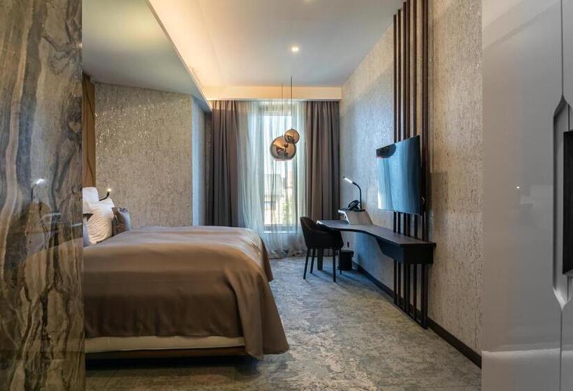 高级大房间, Theatre