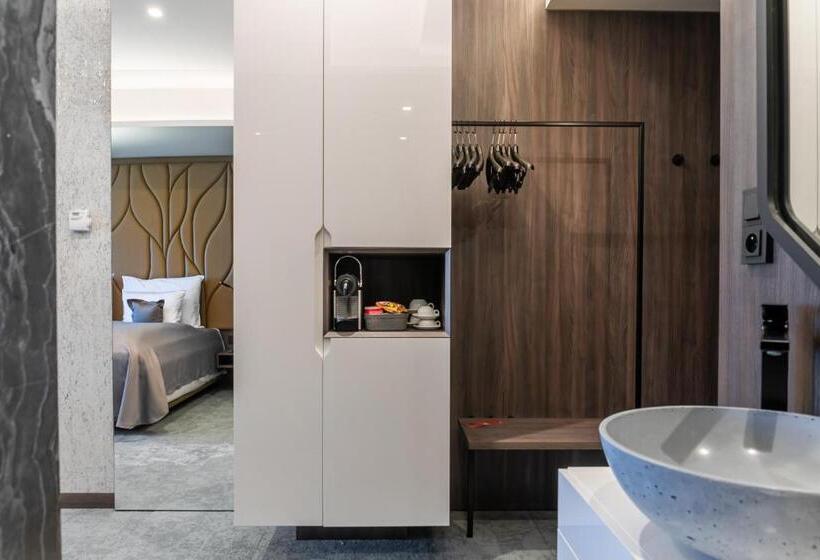 スーペリアールーム, Theatre