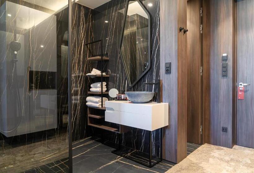 スーペリアールーム, Theatre