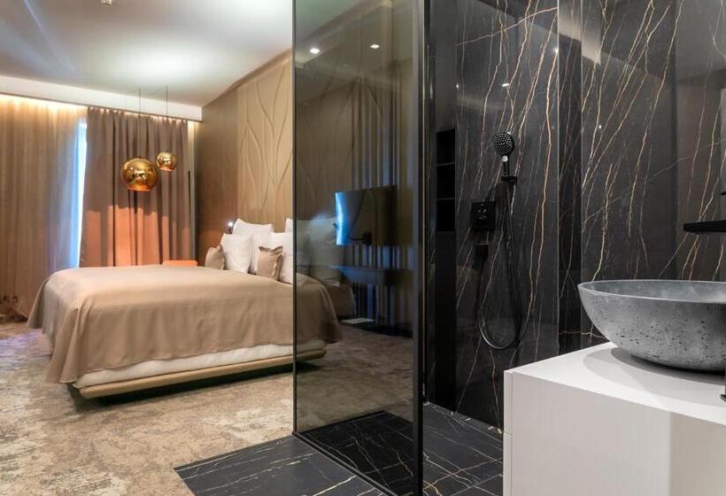 スーペリアールーム, Theatre