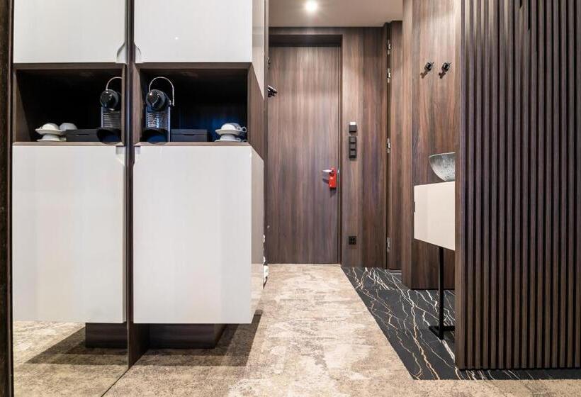 スーペリアールーム, Theatre