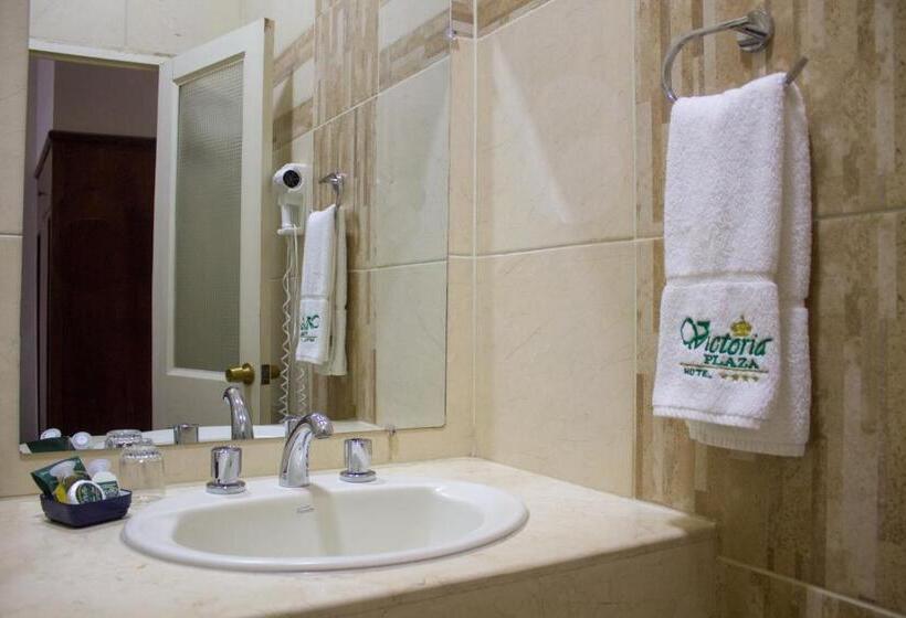 标准三人间, Victoria Plaza