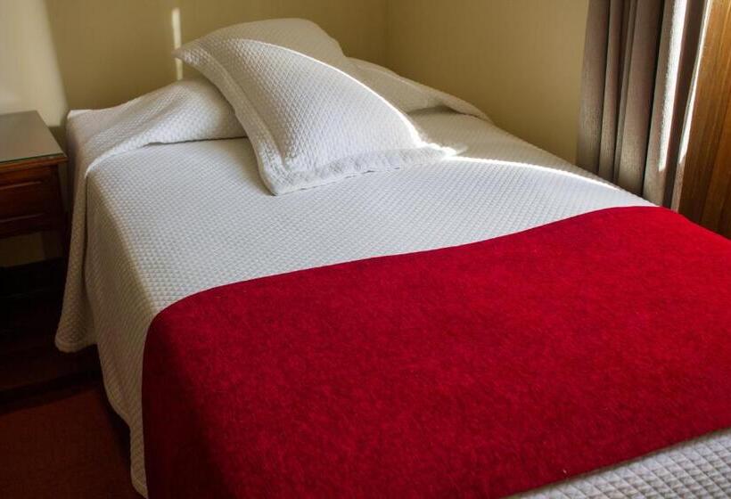 标准三人间, Victoria Plaza