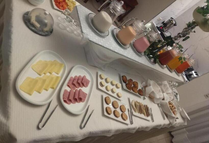 经典四人房间, Victoria Plaza