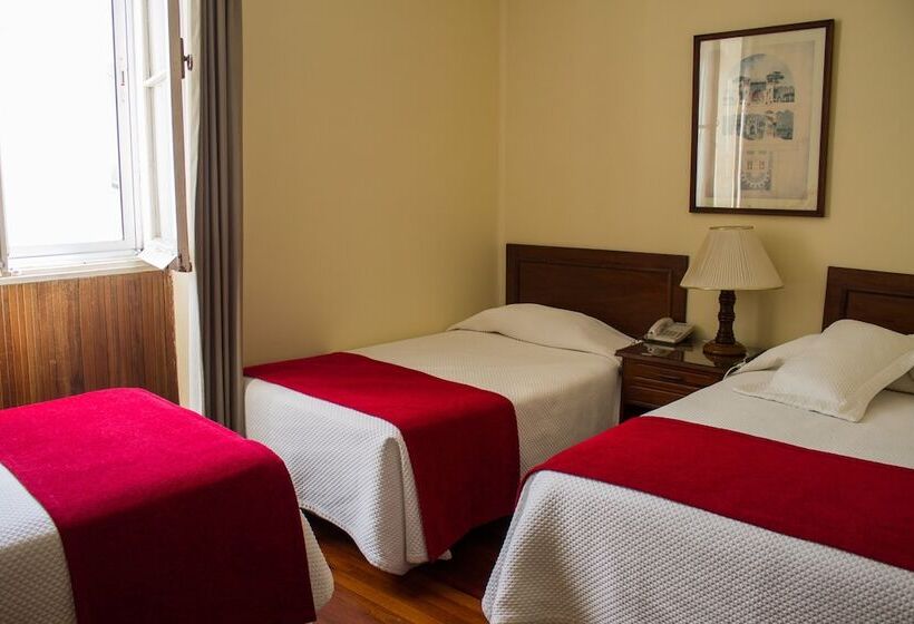 标准三人间, Victoria Plaza