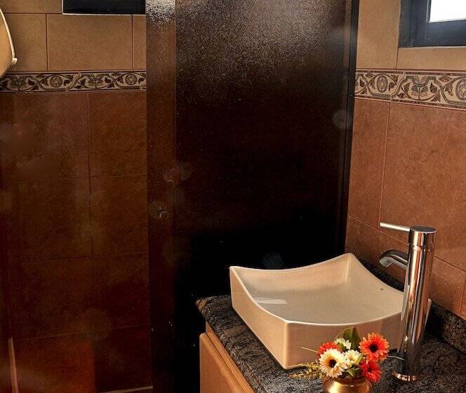 اتاق استاندارد چهار تخته, Sajama Hotel Restaurant